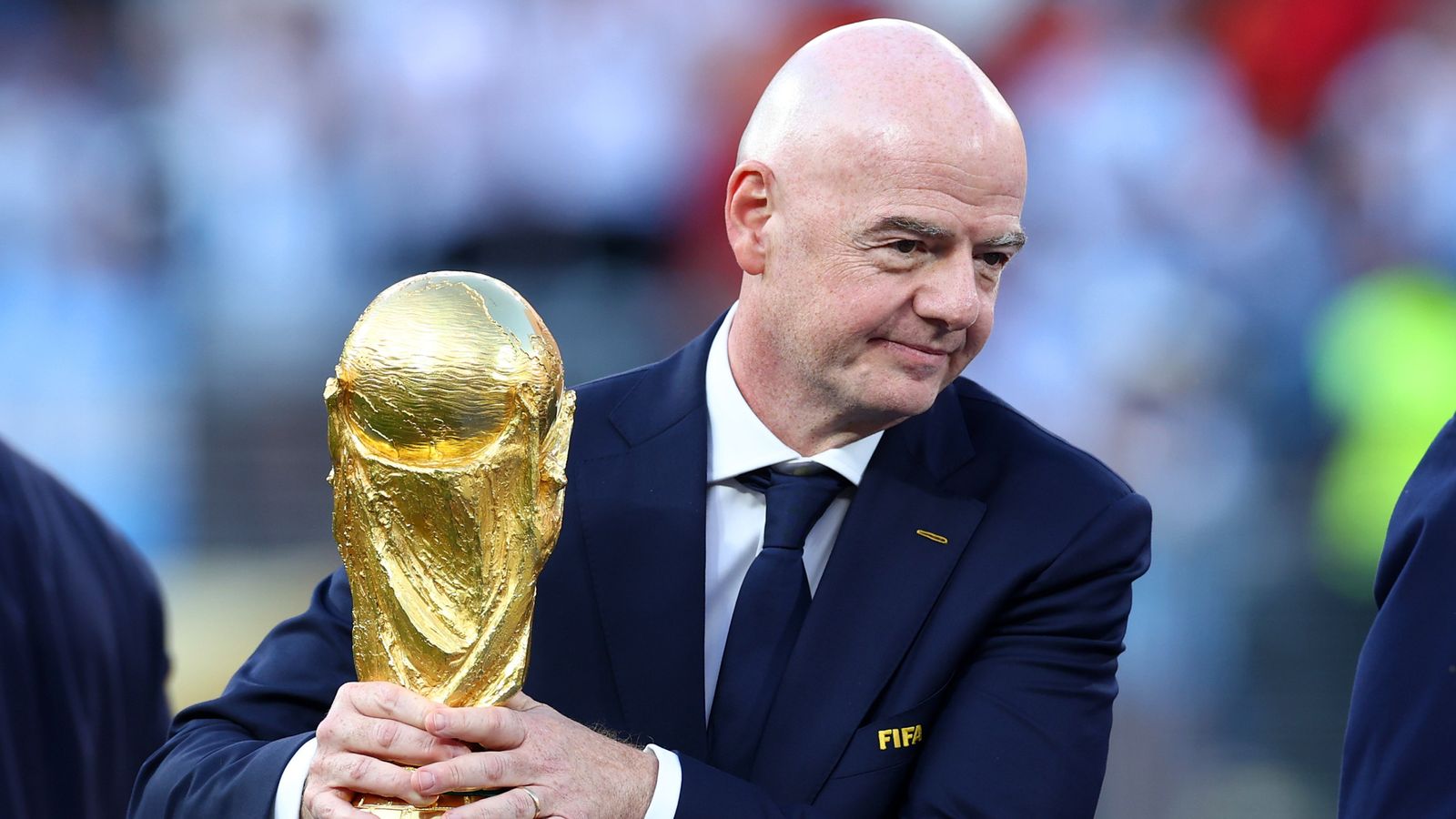 世界杯：国际足联主席詹尼·因凡蒂诺为成员提供3000万英镑激励以支持有争议的私人投资计划